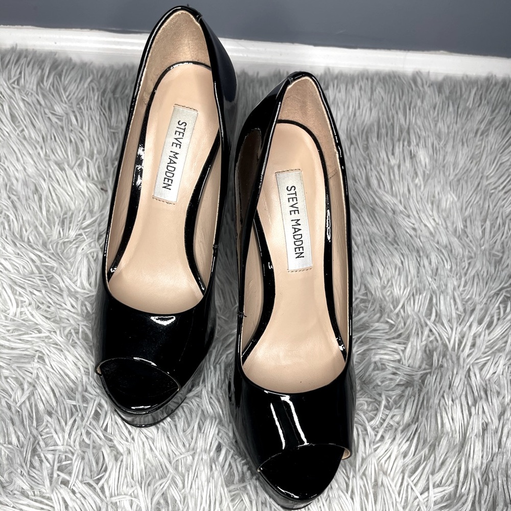 STEVE MADDEN BLACK PATENT CLASSICS HIGH HEELS